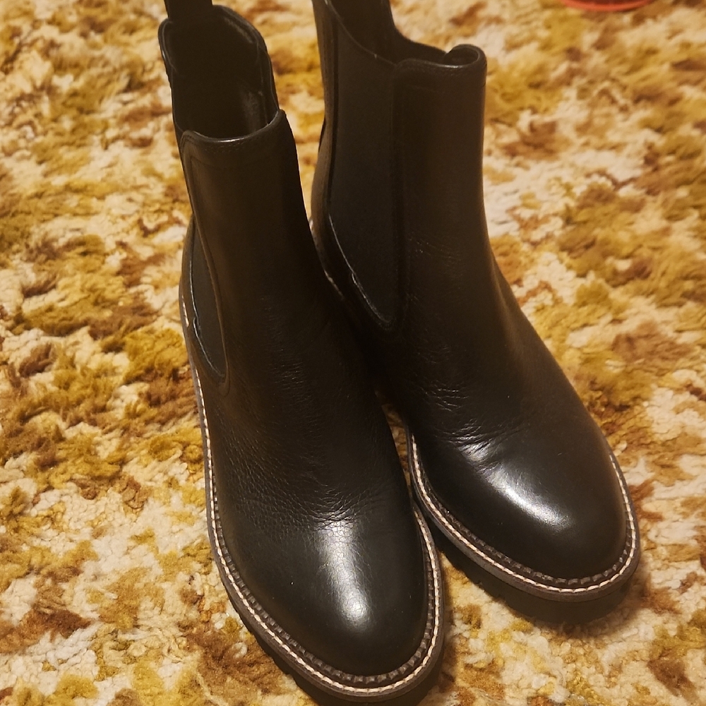 Nordstrom Black Chelsea Boots Sleek Leather Design